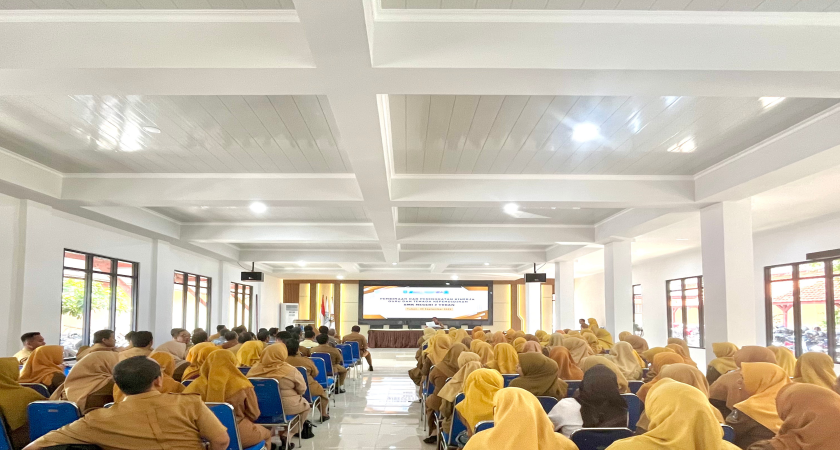 Pembinaan dan Peningkatan Kinerja GTK SMK Negeri 2 Tuban oleh Plt. Kepala Sekolah