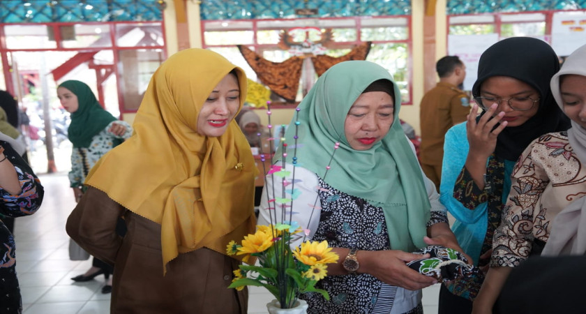 Menghidupkan Kembali Warisan: Siswa SMKN 2 Tuban Gebrak Dunia dengan Inovasi Batik Gedog melalui kegiatan P5